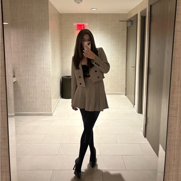 Meet your Posher, Courtney - Picture 6 of 7